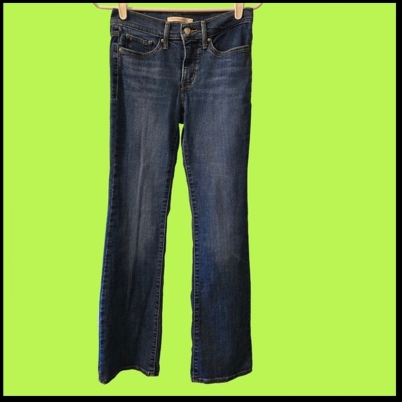 Levi Jeans Size Blue Size 27 Women's Like New Casual Roll Up Sleeves Perfect Fit - Picture 1 of 5